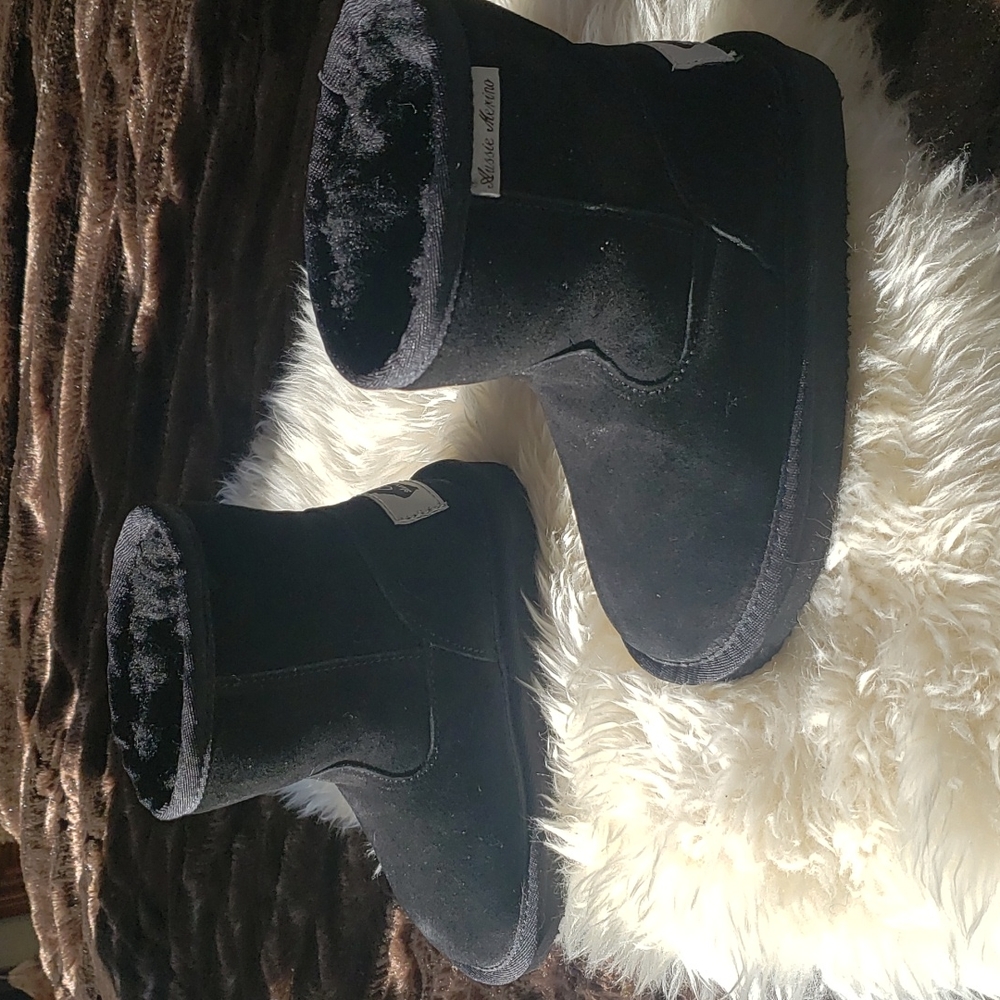 Aussie Merino Black Suede Boot 11Y NWOT